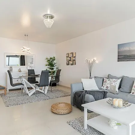 Canico Vi By An Island *