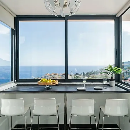 Canico Vi By An Island