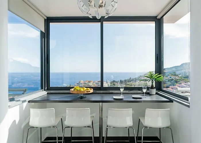 Canico Vi By An Island