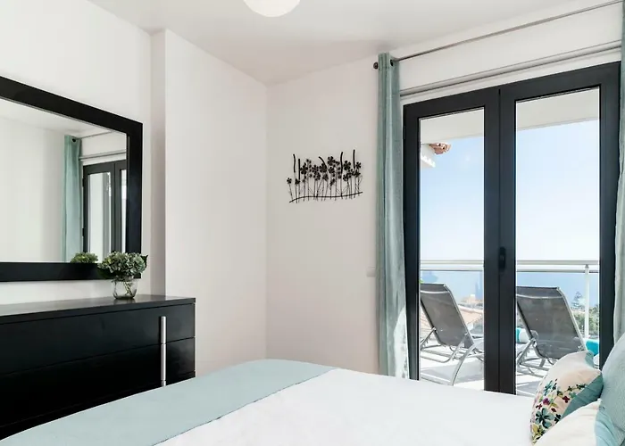 Canico Vi By An Island