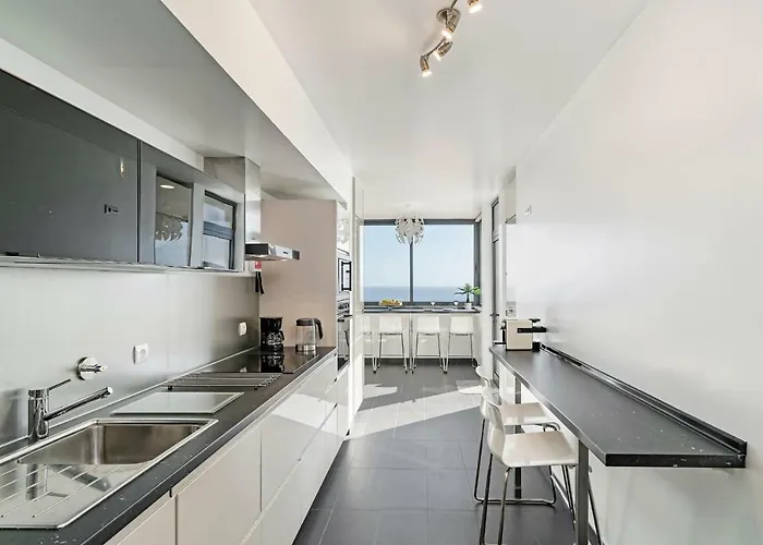 Canico Vi By An Island