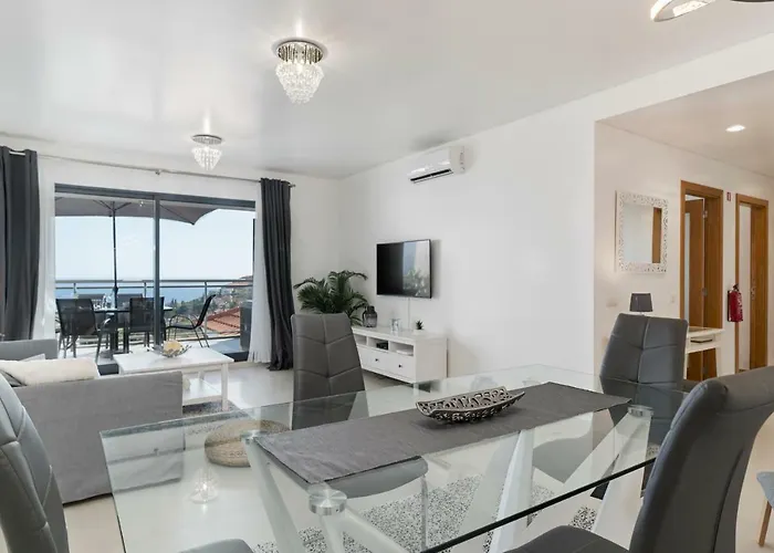 Canico Vi By An Island *