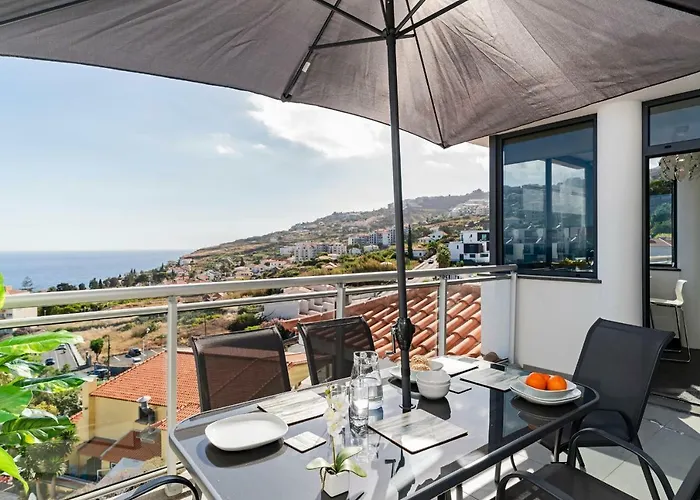 Canico Vi By An Island *