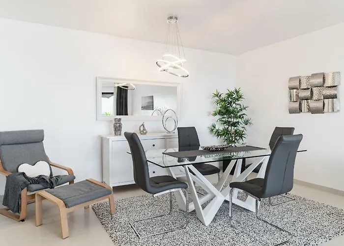 Canico Vi By An Island Apartment