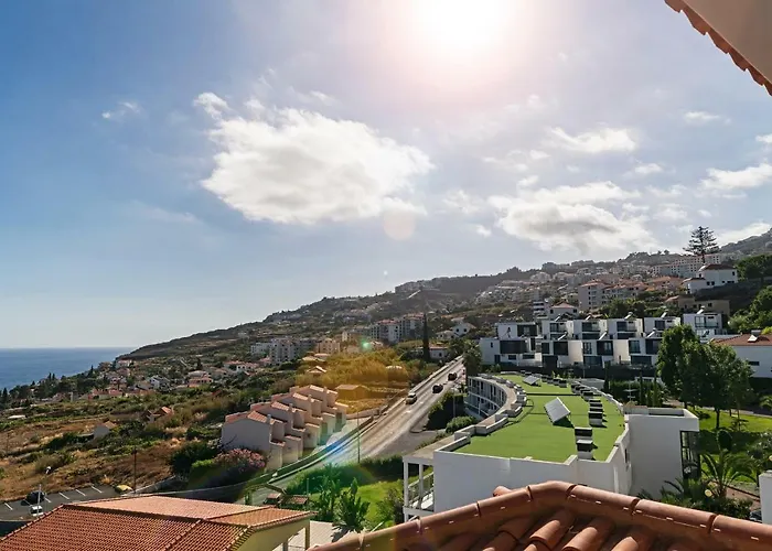 Canico Vi By An Island Apartment