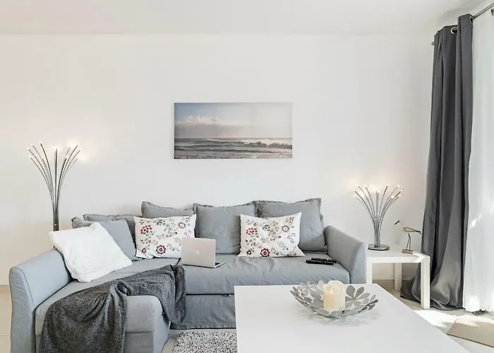 Canico Vi By An Island