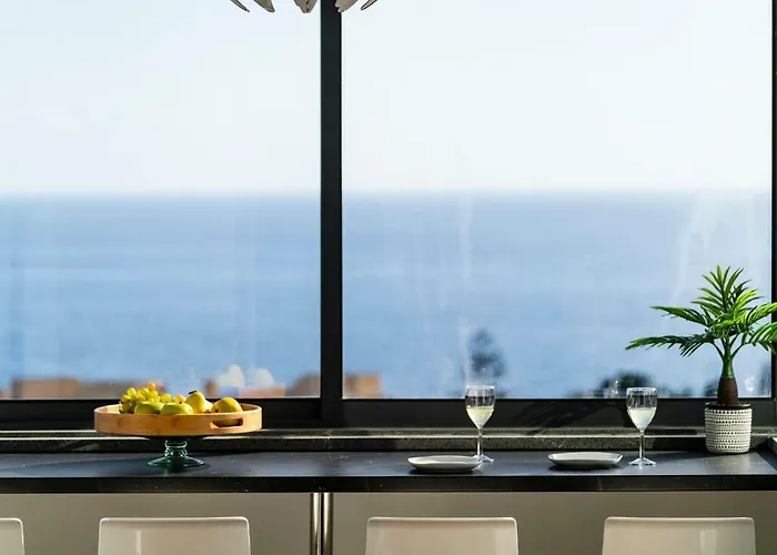 Canico Vi By An Island Apartment *