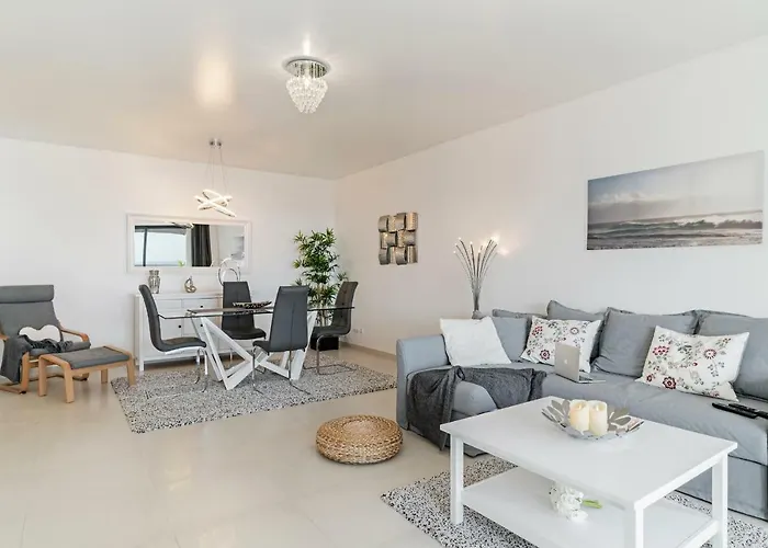 Canico Vi By An Island *